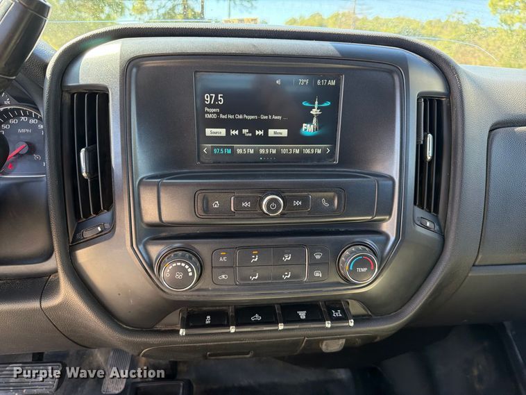 image for item FK5285 2018 Chevrolet Silverado 3500HD Crew Cab bale bed pickup truck