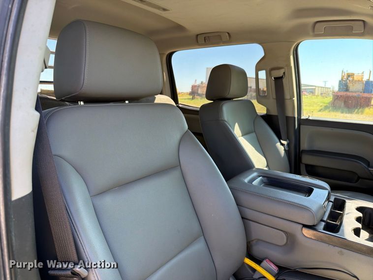 image for item FK5285 2018 Chevrolet Silverado 3500HD Crew Cab bale bed pickup truck