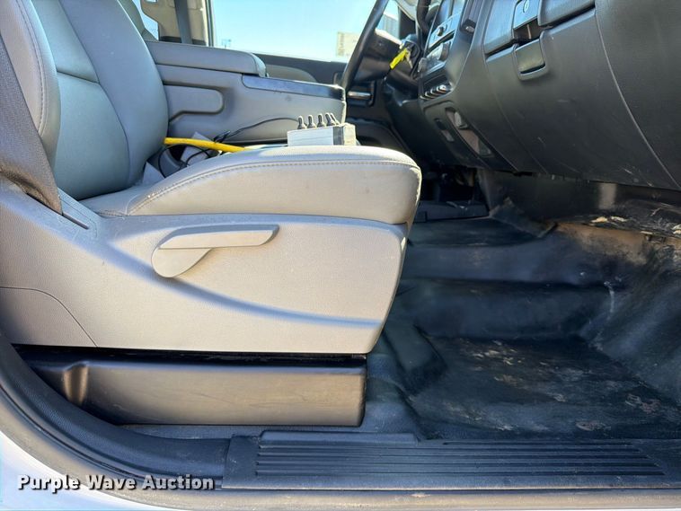 image for item FK5285 2018 Chevrolet Silverado 3500HD Crew Cab bale bed pickup truck
