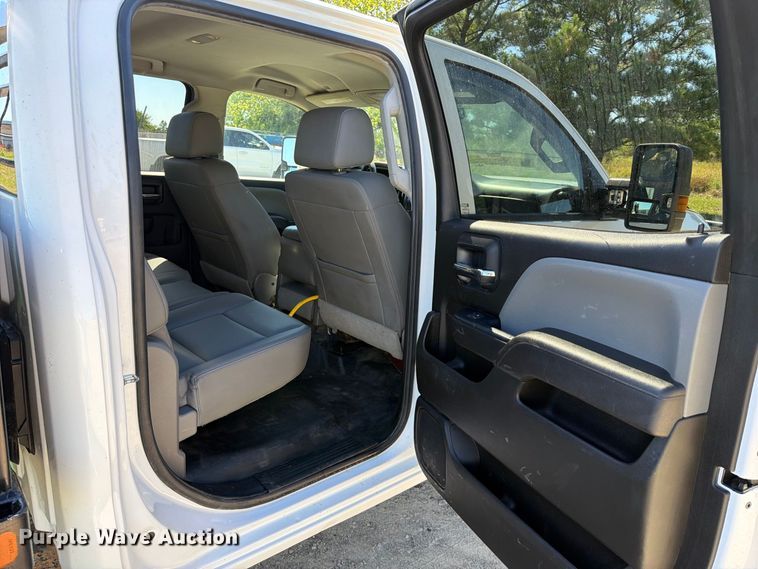 image for item FK5285 2018 Chevrolet Silverado 3500HD Crew Cab bale bed pickup truck