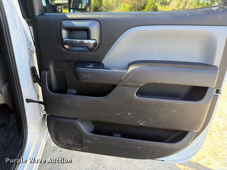 image for item FK5285 2018 Chevrolet Silverado 3500HD Crew Cab bale bed pickup truck
