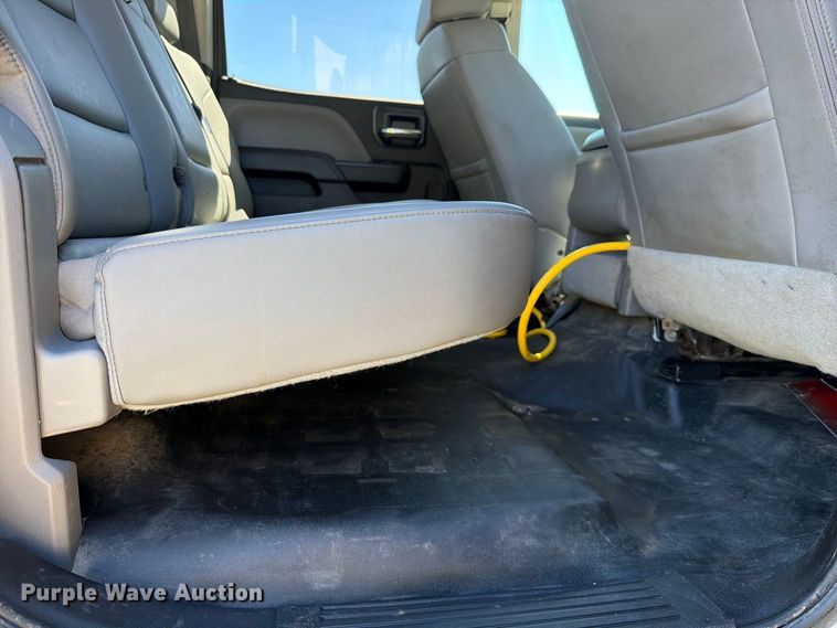 image for item FK5285 2018 Chevrolet Silverado 3500HD Crew Cab bale bed pickup truck