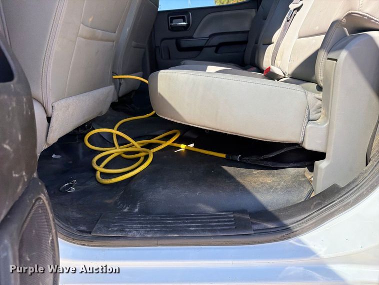 image for item FK5285 2018 Chevrolet Silverado 3500HD Crew Cab bale bed pickup truck