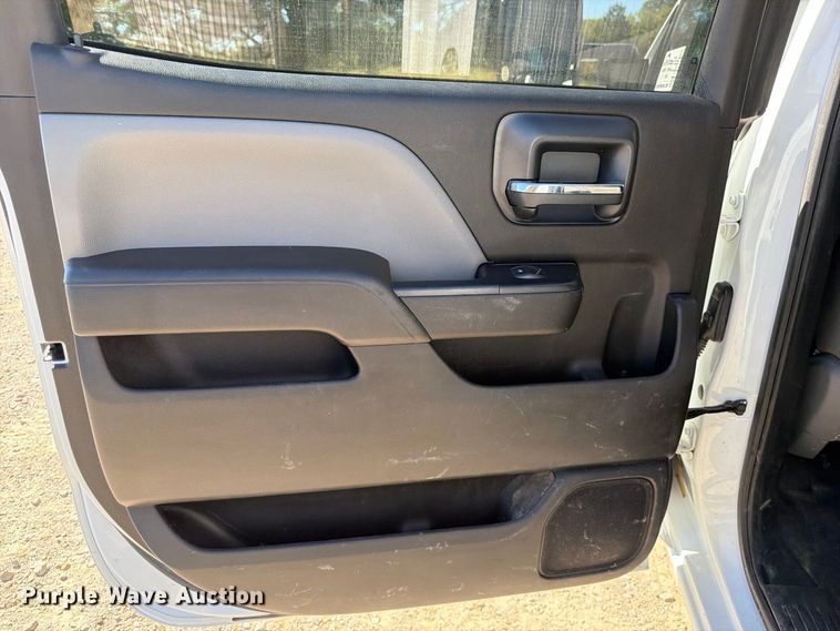 image for item FK5285 2018 Chevrolet Silverado 3500HD Crew Cab bale bed pickup truck