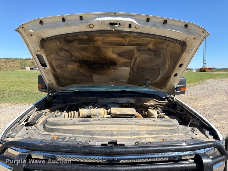 image for item FK5285 2018 Chevrolet Silverado 3500HD Crew Cab bale bed pickup truck