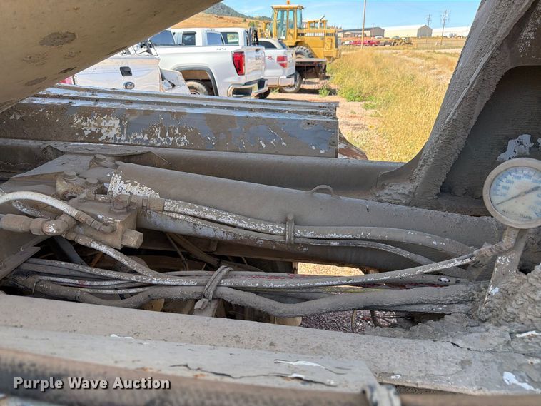 image for item FM7664 2004 Sterling Truck L9500 Series ready mix truck