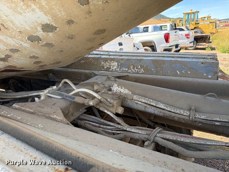 image for item FM7664 2004 Sterling Truck L9500 Series ready mix truck