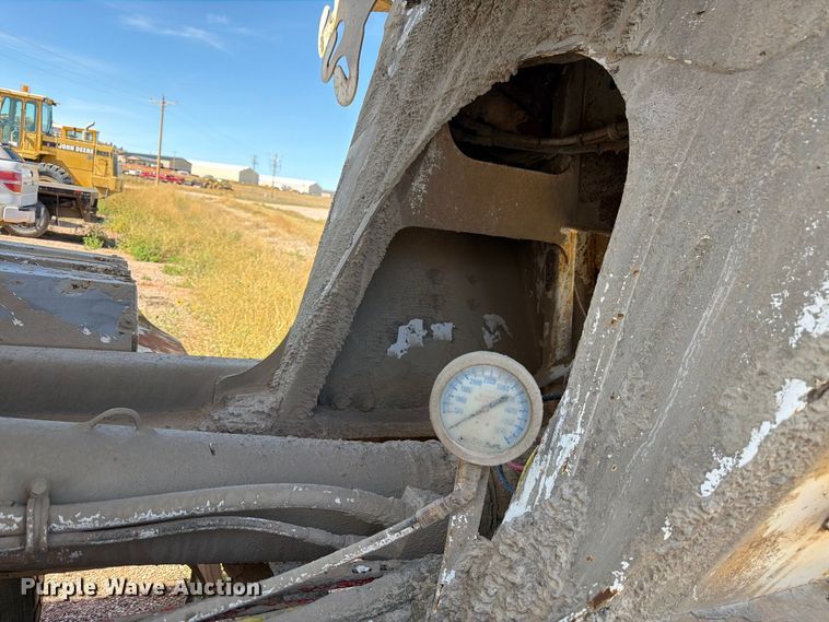image for item FM7664 2004 Sterling Truck L9500 Series ready mix truck