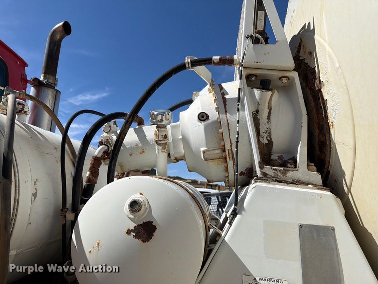 image for item FM7664 2004 Sterling Truck L9500 Series ready mix truck