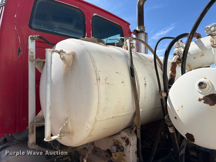image for item FM7664 2004 Sterling Truck L9500 Series ready mix truck
