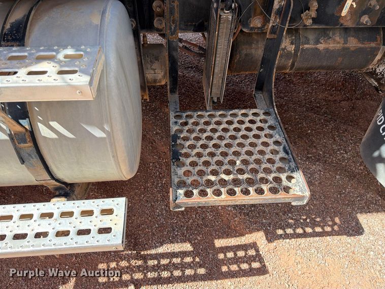 image for item FM7664 2004 Sterling Truck L9500 Series ready mix truck