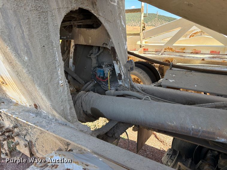 image for item FM7664 2004 Sterling Truck L9500 Series ready mix truck