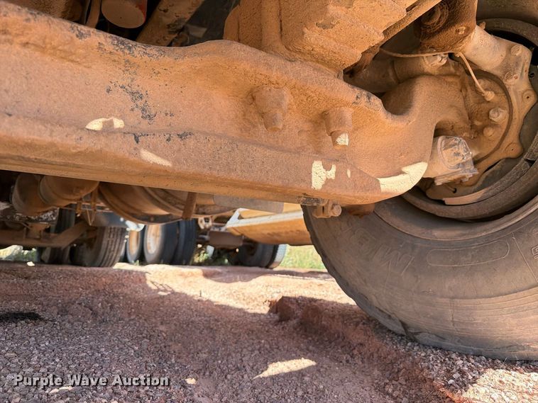 image for item FM7664 2004 Sterling Truck L9500 Series ready mix truck