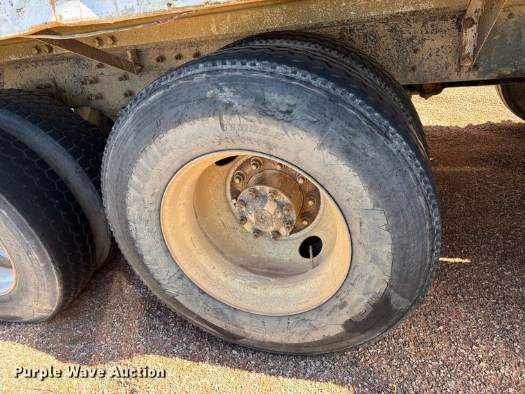 image for item FM7664 2004 Sterling Truck L9500 Series ready mix truck