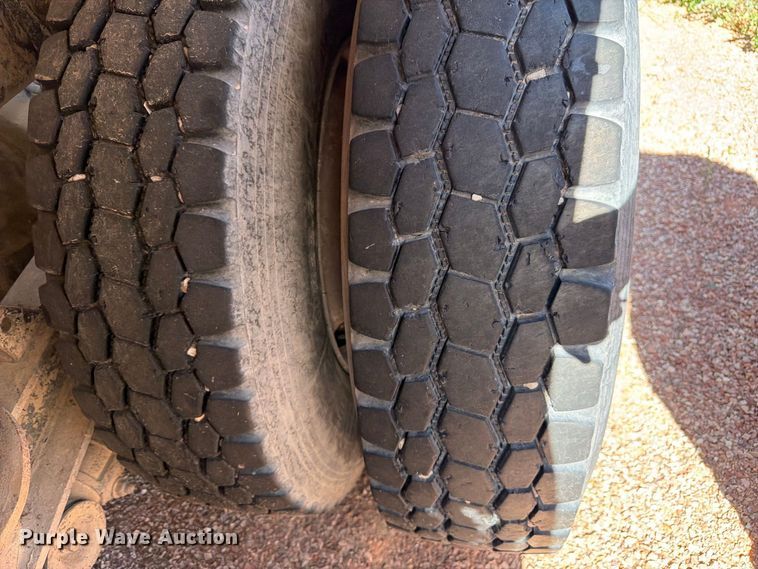 image for item FM7664 2004 Sterling Truck L9500 Series ready mix truck