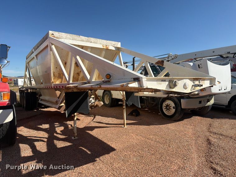 image for item FM7665 2002 Ranch bottom dump trailer