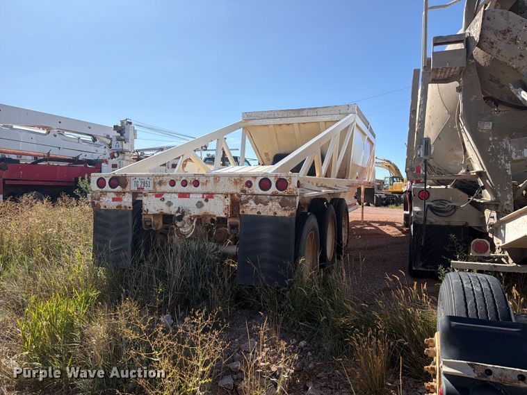 image for item FM7665 2002 Ranch bottom dump trailer