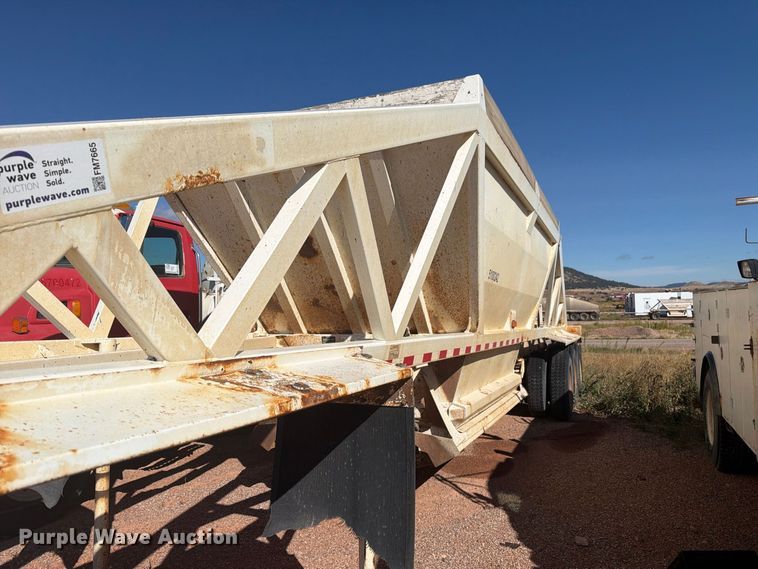 image for item FM7665 2002 Ranch bottom dump trailer