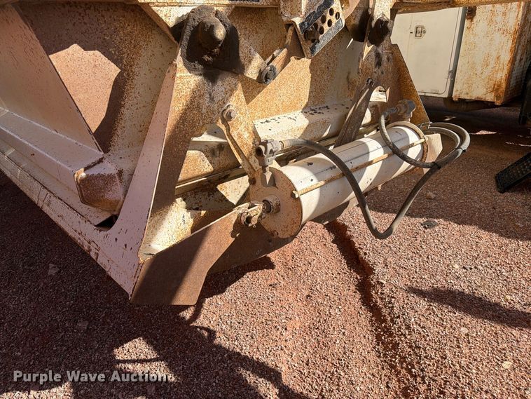 image for item FM7665 2002 Ranch bottom dump trailer