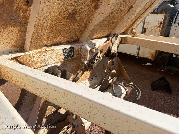 image for item FM7665 2002 Ranch bottom dump trailer