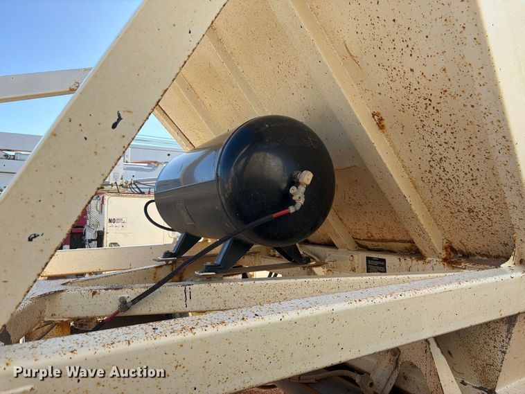 image for item FM7665 2002 Ranch bottom dump trailer