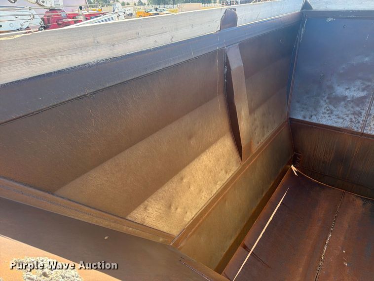 image for item FM7665 2002 Ranch bottom dump trailer