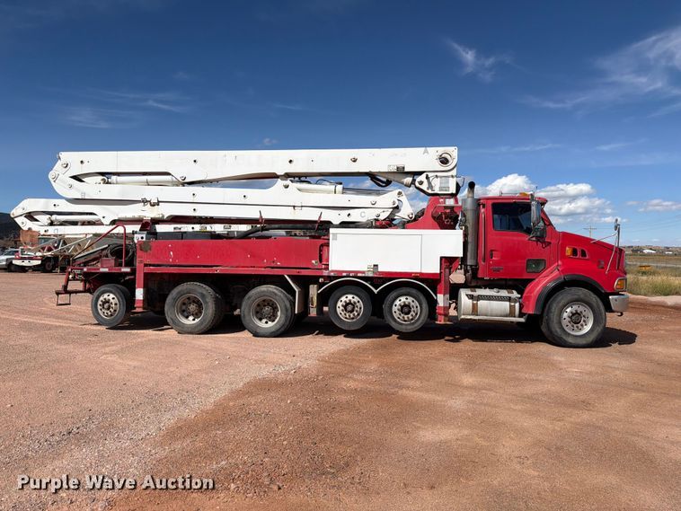image for item FM7668 2006 Sterling Truck L9500 Series concrete pump truck