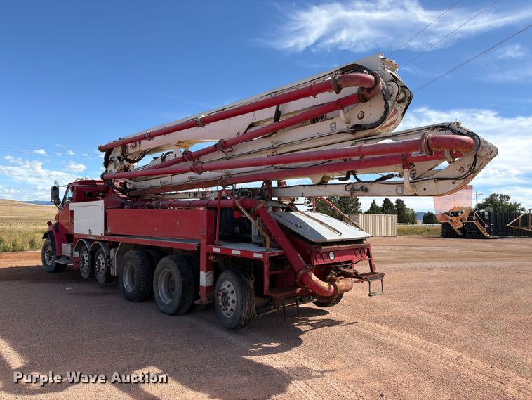 image for item FM7668 2006 Sterling Truck L9500 Series concrete pump truck
