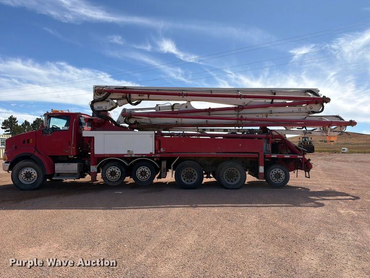 image for item FM7668 2006 Sterling Truck L9500 Series concrete pump truck