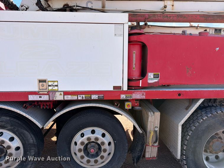 image for item FM7668 2006 Sterling Truck L9500 Series concrete pump truck