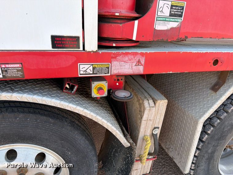 image for item FM7668 2006 Sterling Truck L9500 Series concrete pump truck