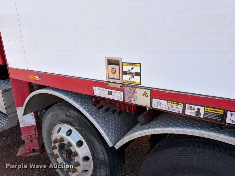 image for item FM7668 2006 Sterling Truck L9500 Series concrete pump truck