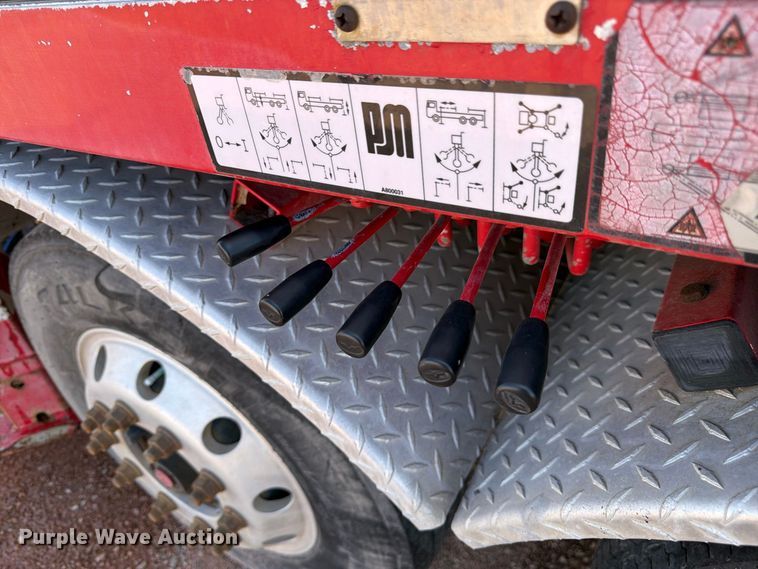 image for item FM7668 2006 Sterling Truck L9500 Series concrete pump truck