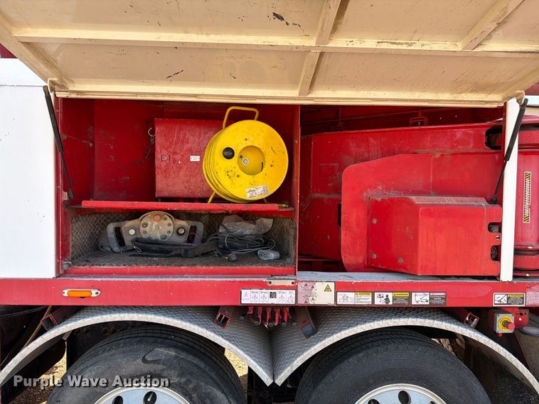 image for item FM7668 2006 Sterling Truck L9500 Series concrete pump truck