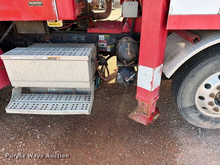 image for item FM7668 2006 Sterling Truck L9500 Series concrete pump truck