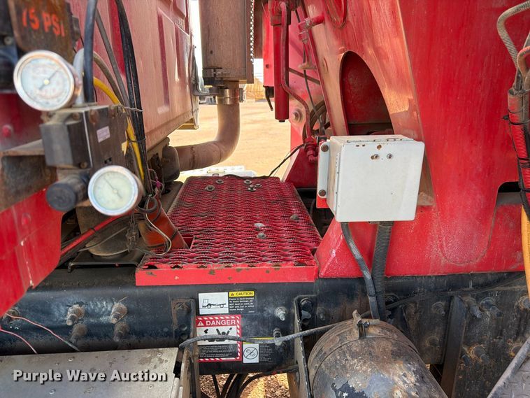 image for item FM7668 2006 Sterling Truck L9500 Series concrete pump truck