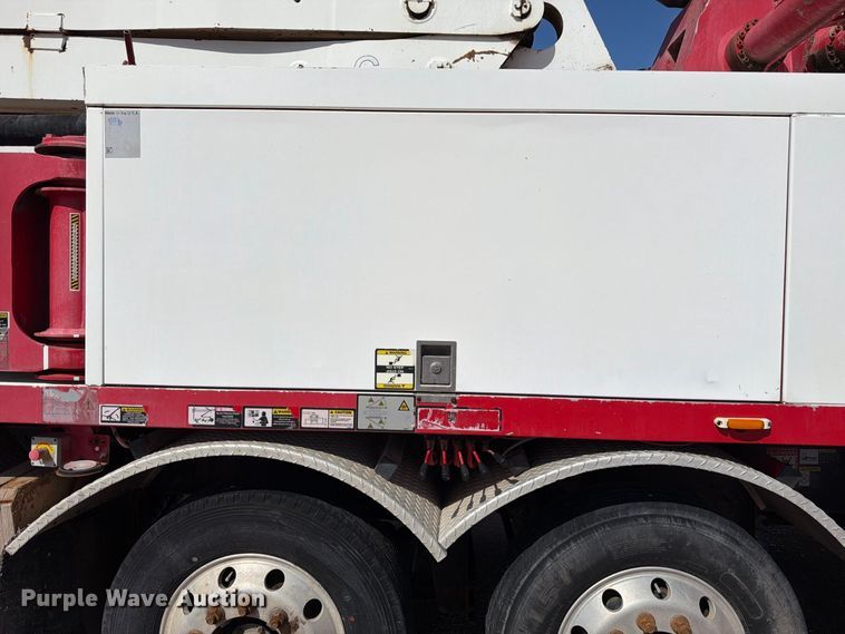 image for item FM7668 2006 Sterling Truck L9500 Series concrete pump truck
