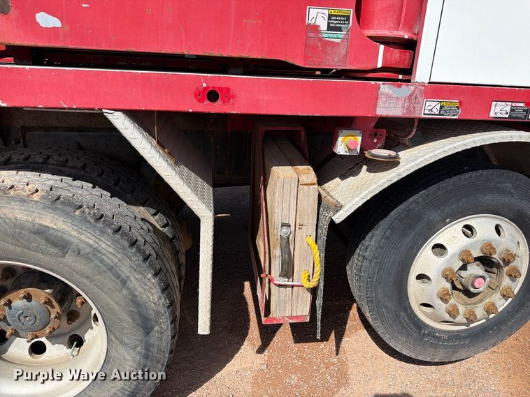 image for item FM7668 2006 Sterling Truck L9500 Series concrete pump truck