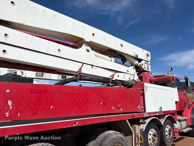 image for item FM7668 2006 Sterling Truck L9500 Series concrete pump truck