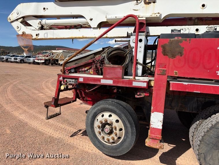 image for item FM7668 2006 Sterling Truck L9500 Series concrete pump truck