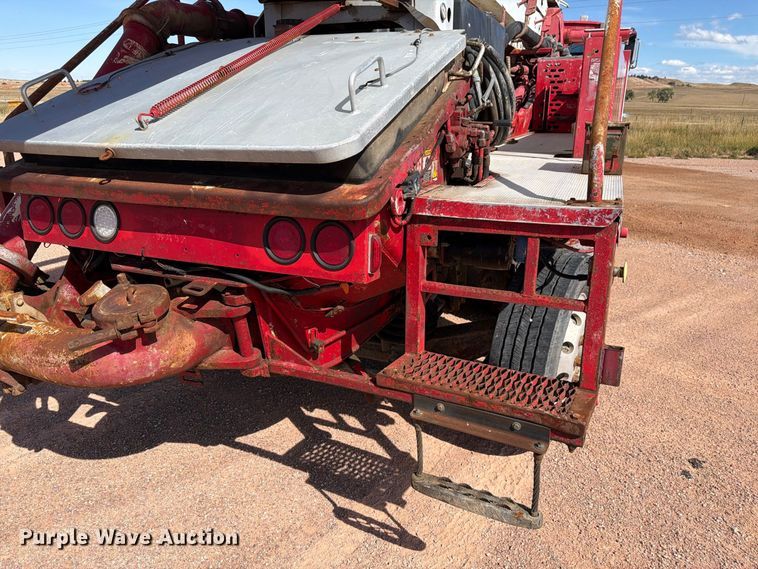 image for item FM7668 2006 Sterling Truck L9500 Series concrete pump truck