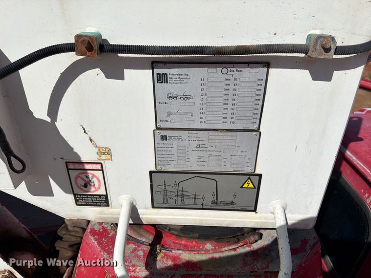 image for item FM7668 2006 Sterling Truck L9500 Series concrete pump truck