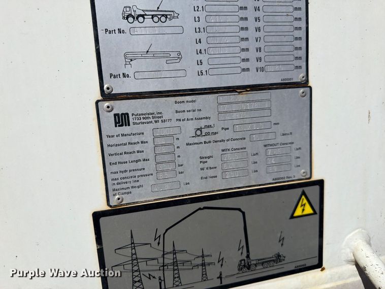 image for item FM7668 2006 Sterling Truck L9500 Series concrete pump truck