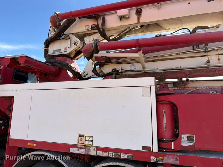 image for item FM7668 2006 Sterling Truck L9500 Series concrete pump truck