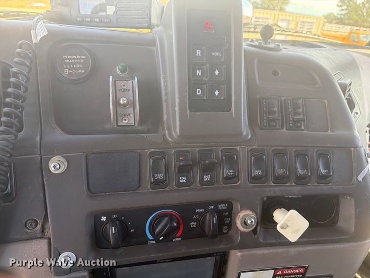 image for item FM7668 2006 Sterling Truck L9500 Series concrete pump truck