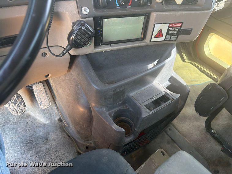 image for item FM7668 2006 Sterling Truck L9500 Series concrete pump truck