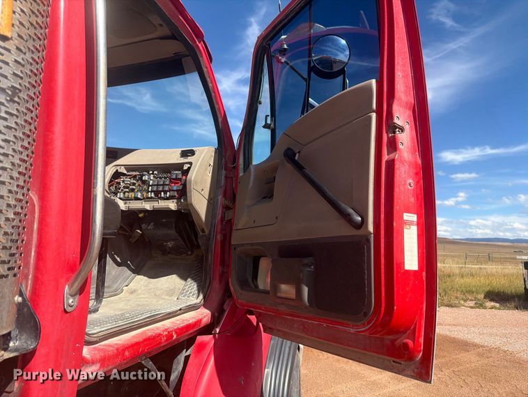 image for item FM7668 2006 Sterling Truck L9500 Series concrete pump truck