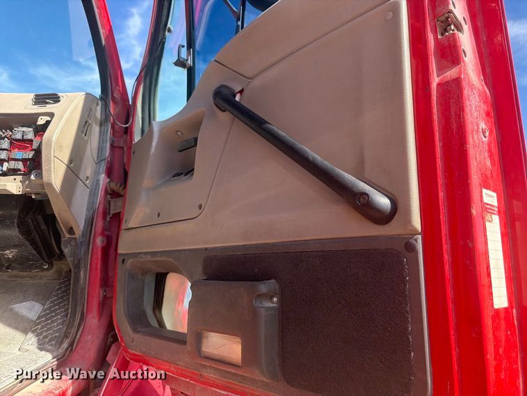 image for item FM7668 2006 Sterling Truck L9500 Series concrete pump truck
