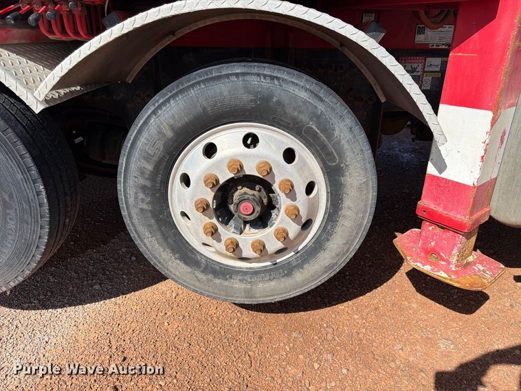 image for item FM7668 2006 Sterling Truck L9500 Series concrete pump truck
