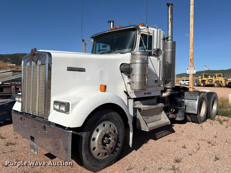 image for item FM7670 2005 Kenworth W900 semi truck